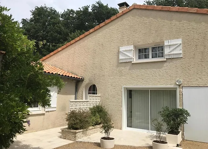 Sejour A Beaubaton بيت للعطل *