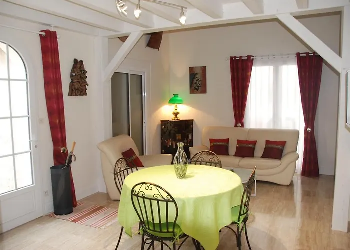 Sejour A Beaubaton بيت للعطل *